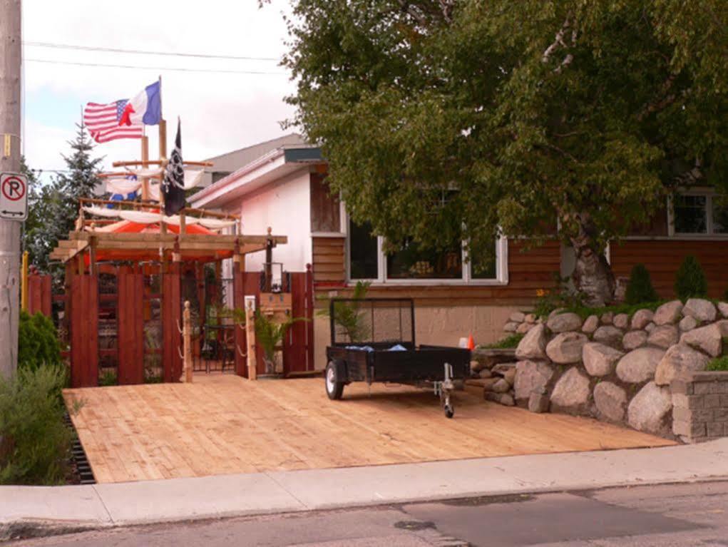 L'Oasis Du Pirate Bed & Breakfast เลวีส ภายนอก รูปภาพ